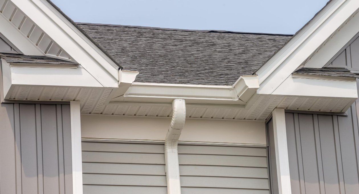 Fascia and soffit installation on a home